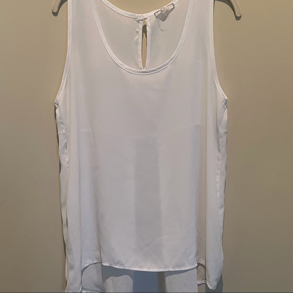 Hi-Lo White/Off White Shell Top - Size Medium